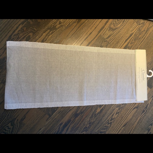 Table Runner - Picture 2 of 4